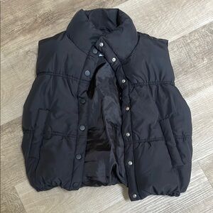 Juniors’ Black Puffer Vest